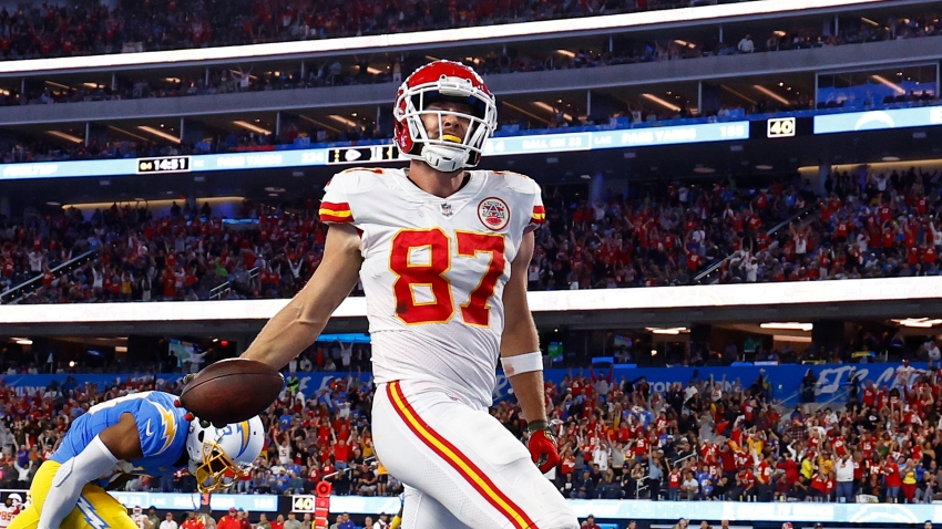 Travis Kelce makes NFL history in Chiefs comeback win