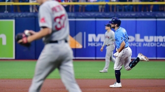 Rays sweep Red Sox, Bryant homers in Giants debut