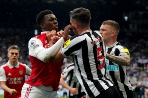 Arsenal keep title bid alive with hard-fought victory at Newcastle