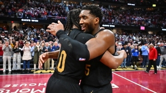 NBA: Cavaliers run record to 14-0