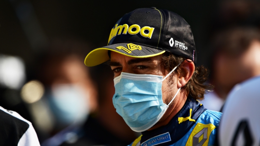 Alonso has surgery on jaw fracture, expected to be ready for new F1 season