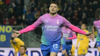 Super-sub Luka Jovic nets winner as AC Milan keep pressure on at top of Serie A