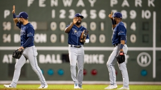 Rays rally past Red Sox, Dodgers snap Phillies&#039; streak