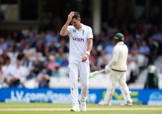 Joe Root takes stunning catch but Australia stifle England in fifth Ashes Test