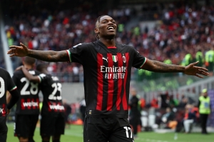Milan 2-0 Lecce: Leao double keeps Rossoneri&#039;s top-four hopes alive