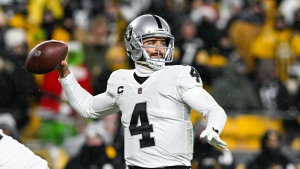 Raiders to bench Derek Carr for final two games