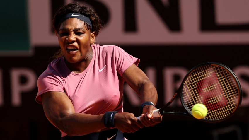 Serena sails through but Venus falls at the first hurdle in Parma
