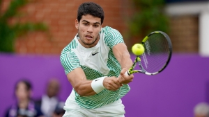 Carlos Alcaraz hopes to thrive on grass this summer after advancing at Queen’s