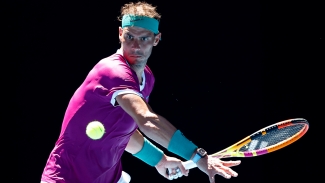 Australian Open: Nadal stays on track in Melbourne