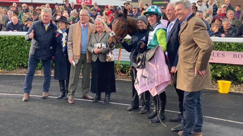 Knappers Hill delivers dominant victory at Wincanton