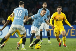 Robert Lewandowski’s retaken penalty gives Barcelona late win at Celta Vigo