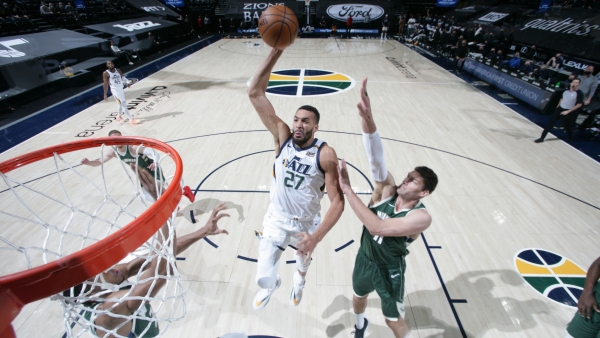 Jazz beat Bucks to improve to 21-5, Lakers win seventh straight