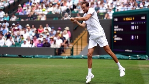 Daniil Medvedev sails past injured Jiri Lehecka into Wimbledon quarter-finals