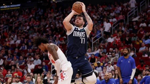 NBA: Mavericks extend streak, end Rockets&#039; run