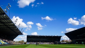 Des Buckingham off the mark as Oxford beat Burton