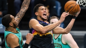 Booker&#039;s 35 leads Suns past Hornets in OT, LeBron-less Lakers win second straight