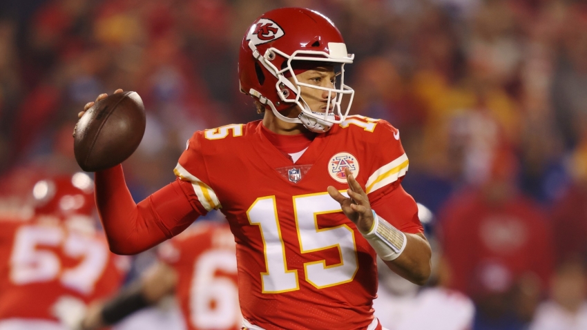 Patrick Mahomes, KC Chiefs players react to Raiders on logo