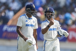 England pay for dropped catches as India make imposing first-innings total