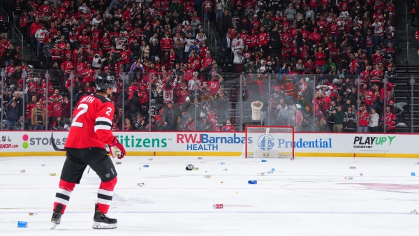 Devils' 13-game win streak halted in 2-1 loss to Maple Leafs