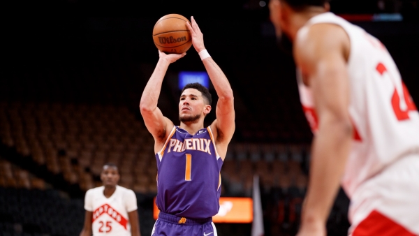 Devin Booker Suns NBA: Why did he make his rival's mascot the Raptors move  while free throwing?
