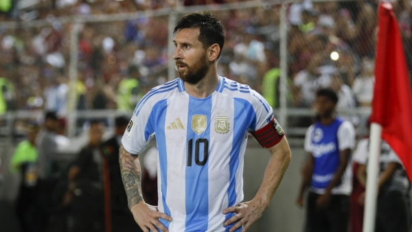 Messi blames pitch after &#039;ugly&#039; Venezuela draw