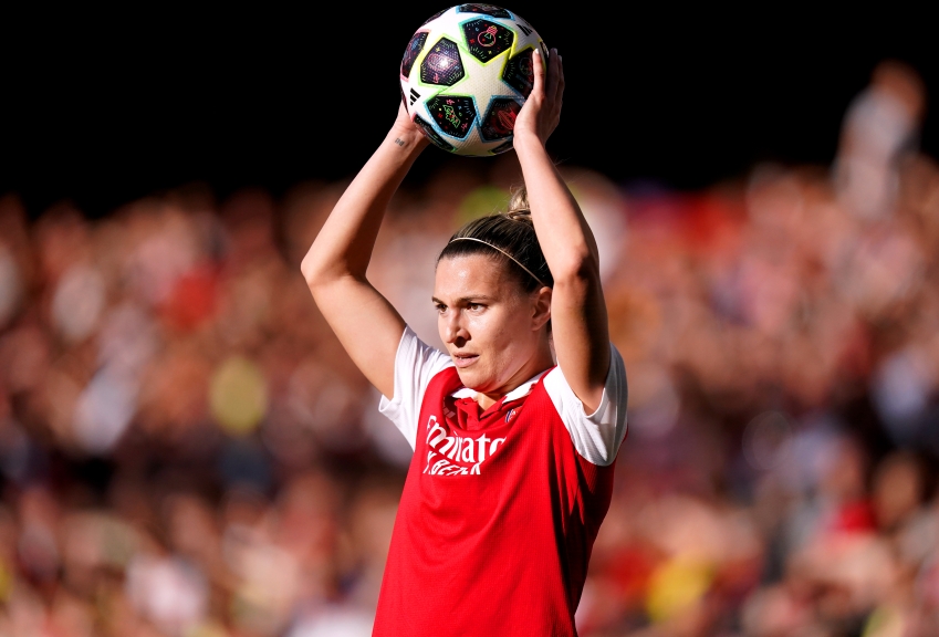 Steph Catley signs new Arsenal deal