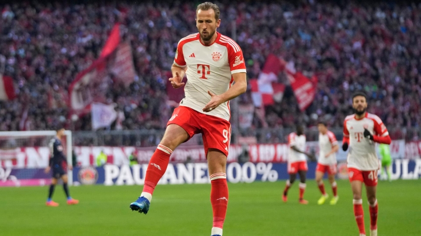 Harry Kane brace helps Bayern Munich go top with win over battling Heidenheim