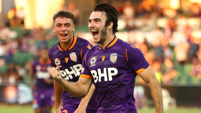 A-League: Perth Glory off to thrilling start, Newcastle Jets suffer fourth defeat in a row