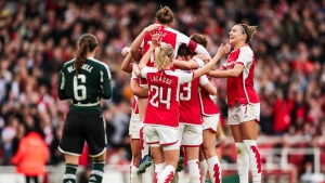 Record WSL sell-out as Arsenal boost Champions League bid with win over Man Utd
