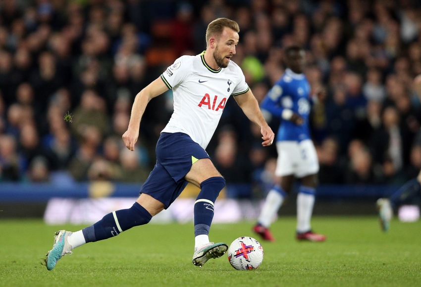 Harry Kane treble leads Tottenham to victory over Leicester