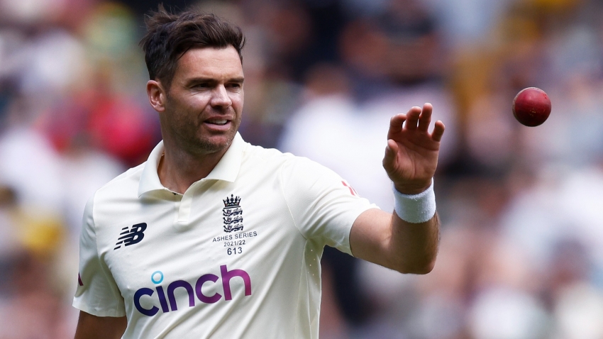 Ashes 2021-22: Anderson rues &#039;disappointing finish&#039; after England bowlers fight back