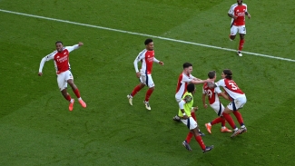 Arsenal 4-2 Leicester: Gunners strike twice in stoppage time to down Foxes