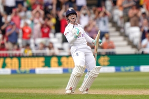 England batter Tammy Beaumont believes players feel the pressure of Test matches