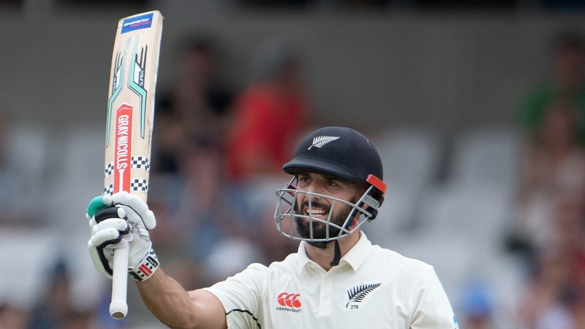 Mitchell takes fight to England again as New Zealand dig in at Headingley
