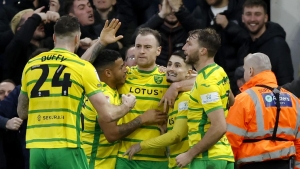 Borja Sainz stunner helps Norwich beat 10-man Coventry
