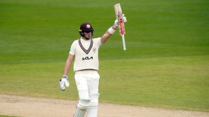 Jamie Smith’s century helps leaders Surrey’s bid to complete a record run chase