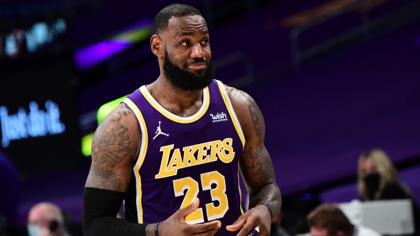 LeBron James ready for Lakers-Warriors and tips Stephen Curry for