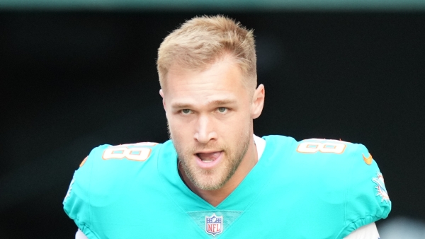 Sources - Patriots agree with ex-Dolphins TE Mike Gesicki - ESPN