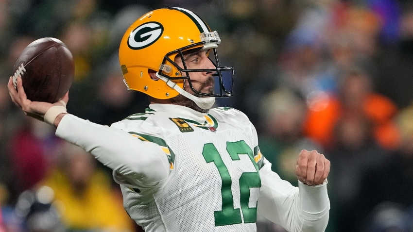 Rodgers confirms broken thumb on throwing hand