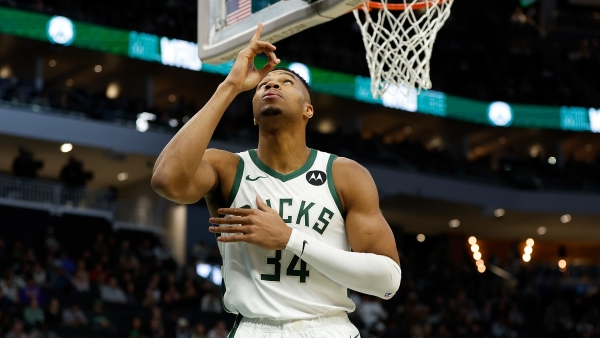 Giannis Antetokounmpo, Bucks agree to 3-year, $186M contract extension