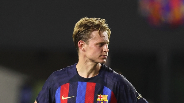 Laporta refutes claims of Barcelona accepting Man Utd's De Jong bid