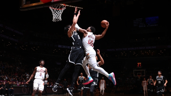 Mitchell&#039;s poster dunk over Watanabe &#039;up there&#039; with his best