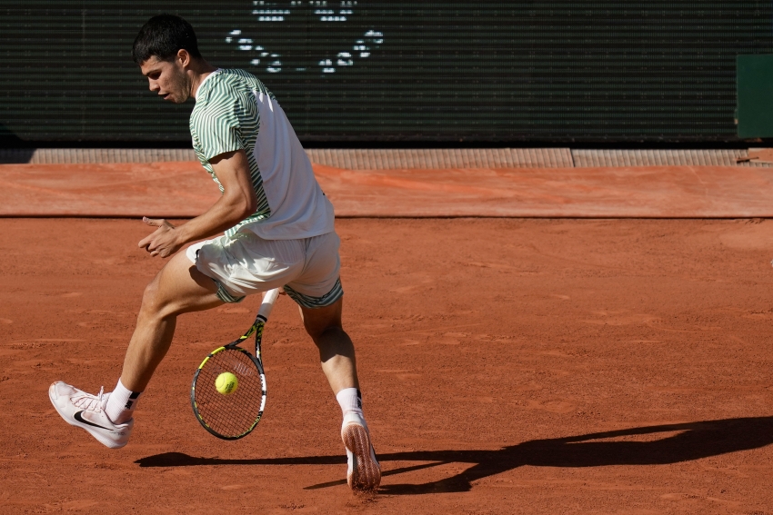 Novak Djokovic reaches record 17th French Open quarterfinal with