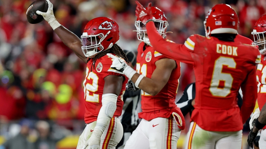 NFL: Chiefs recover late fumble to hold off Raiders