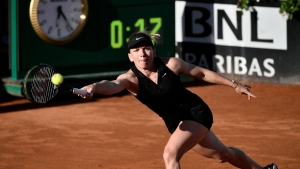 Halep suffers worrying injury blow as Serena &amp; Osaka bow out on dramatic day in Rome