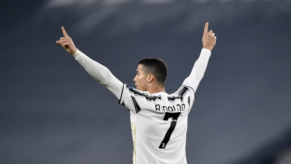 805 Cristiano Ronaldo Jersey Stock Photos, High-Res Pictures, and