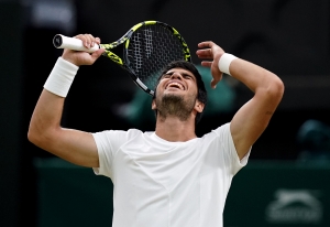 Carlos Alcaraz overcomes biggest Wimbledon test yet to reach the quarter-finals