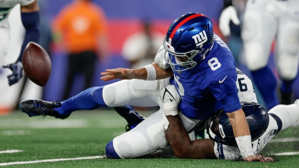 Giants escape with win over Jaguars for fourth straight victory