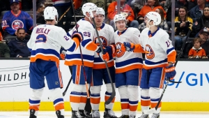 NHL: Islanders extend win streak to six games