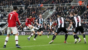 Cavani strike gives Newcastle unwanted Premier League record
